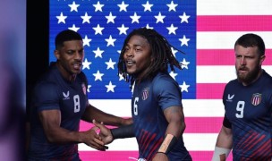 Malachi Esdale, Kevon Williams, and Stephen Tomasin. Mike Lee KLC Fotos.