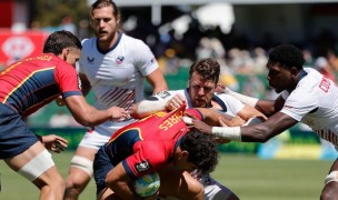 Stephen Tomasin and Aaron Cummings make a tackle against Spain. Mike Lee KLC fotos for World Rugby.