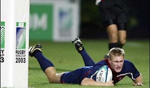 Phil Eloff scoring vs Japan in the 2003 Rugby World Cup. Photo World Cup.