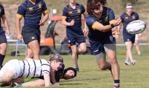 Tiego Logan passes it out for UC Santa Cruz. Midge Sellers Dallas photo.