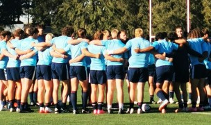 USA U18s huddle up.