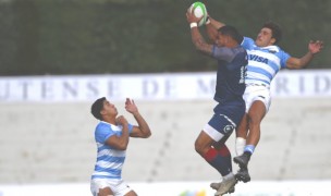 Martin Iosefo goes up for a restart against Argentina on Saturday. Photo Spanish Rugby Federation.