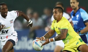 Australia on the attack versus the USA in the final pool match between the two at the 2019 Dubai 7s. Mike Lee klc Fotos