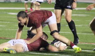 Ruck time for Walsh. Alex Goff photo.