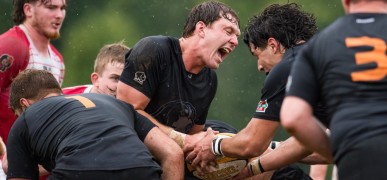Roman Funkhouser for Tennessee urges on the maul. Photo Will Fagan.