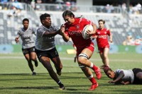 Canada's Bianca Farella drives through the Fiji defense on day one of theSydney Sevens 2020. Mike Lee - KLC fotos for World Rugb