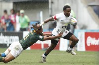 Carlin Isles escapes a grasp. Mike Lee KLC fotos for World Rugby.