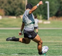 Sam Masterson kicks for goal. Matthew Silalahi photo.