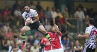 Nate Ebner goes up for a restart for Samurai during the 2016 Hong Kong 10s.