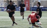 Cam Connors offloads to Sake Tukuafu. Andrea Syddall photo.