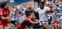 Co-captain Naya Tapper gets past Spanish arms. Mike Lee - KLC fotos for World Rugby