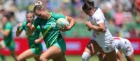 Megan Burns goes off to score the game-winner for Ireland. Mike Lee KLF fotos for World Rugby.