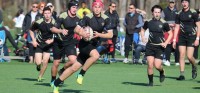 Eddie Van Heerden with the ball. Peter Rudy photo.