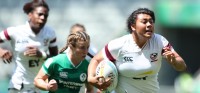 Eti Haungatau on her way to scoring against Ireland. Mike Lee KLC Fotos for World Rugby.
