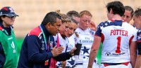Richie Walker with the USA Women's 7s team in 2016. Mike Lee KLC foto.