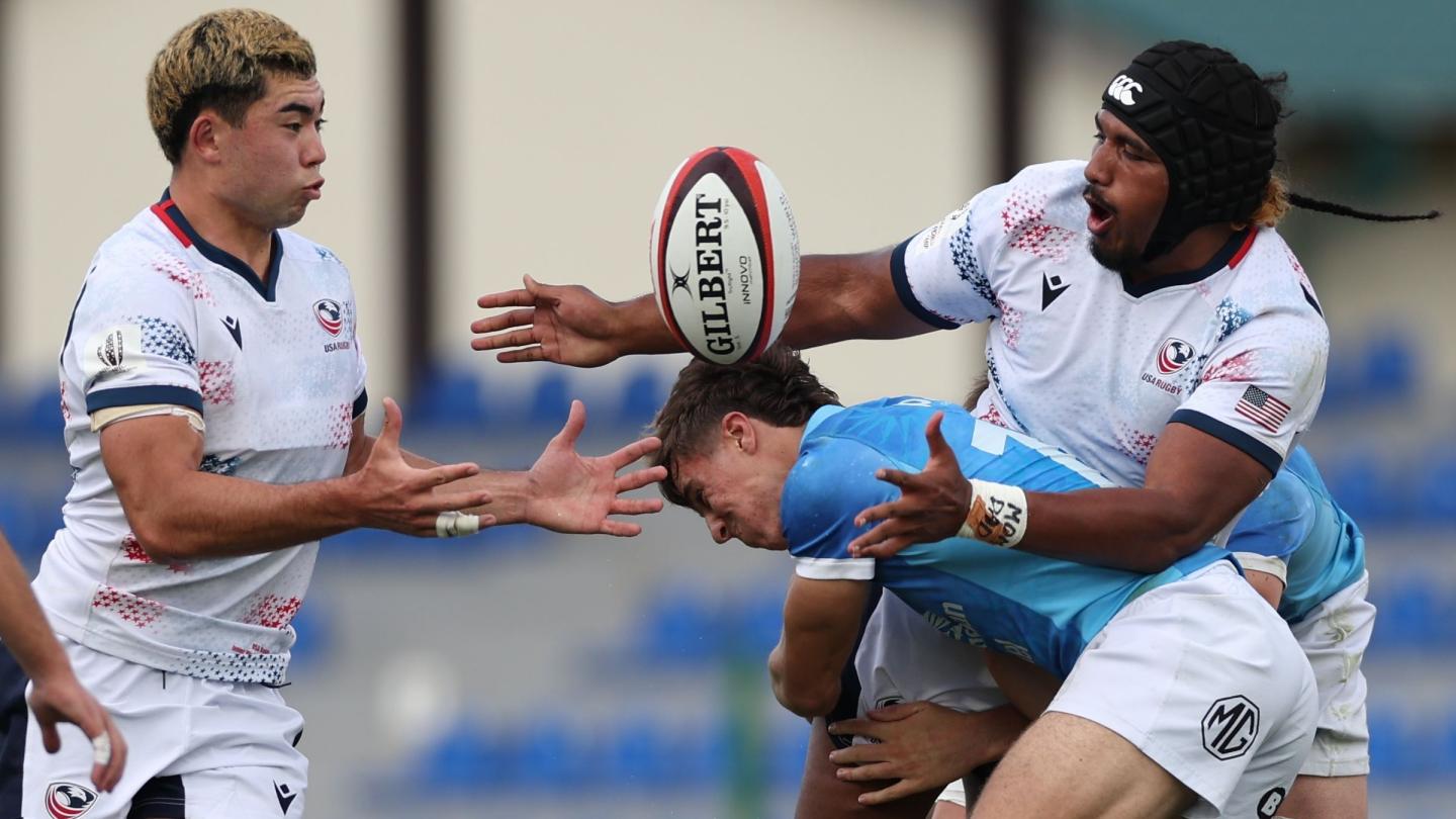 Papa Matelau offloads to Dane Mitchell vs Uruguay. Photo Giorgi Arjevanidze for World Rugby.