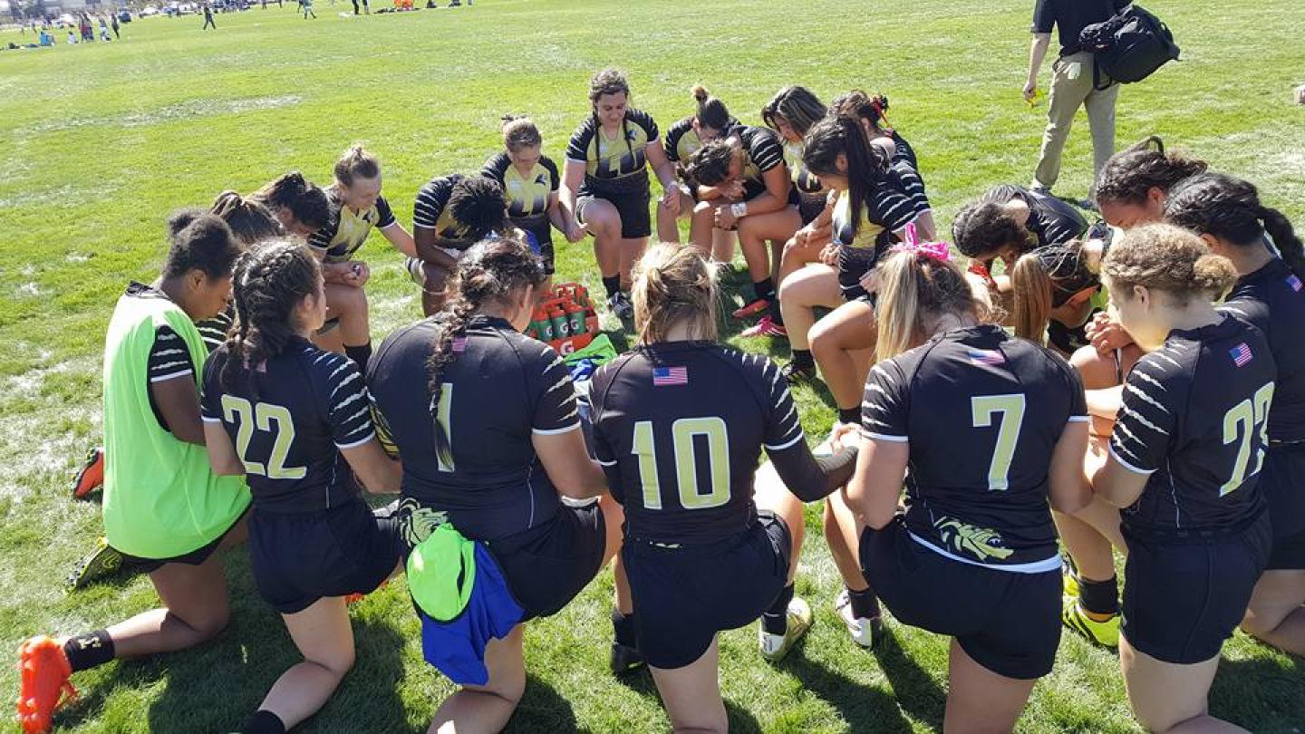 lindenwoodwomenhuddle lindenwoodwomenhuddle