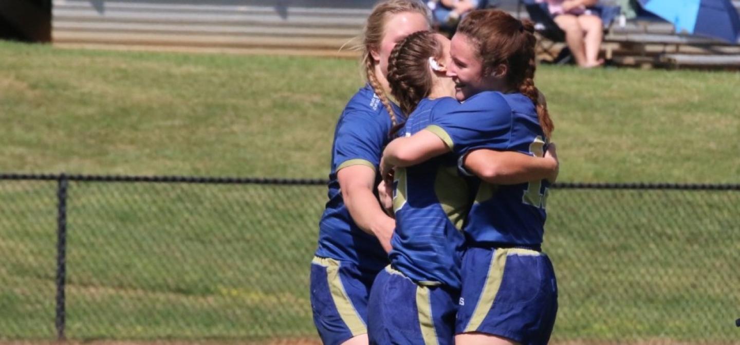 queens women hug queens women hug