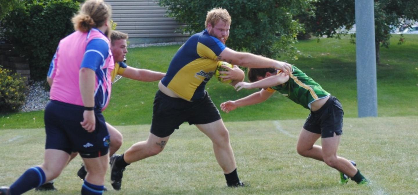 zach breaks a tackle sdsu v ndsu 2022 paul runia zach breaks a tackle sdsu v ndsu 2022 paul runia